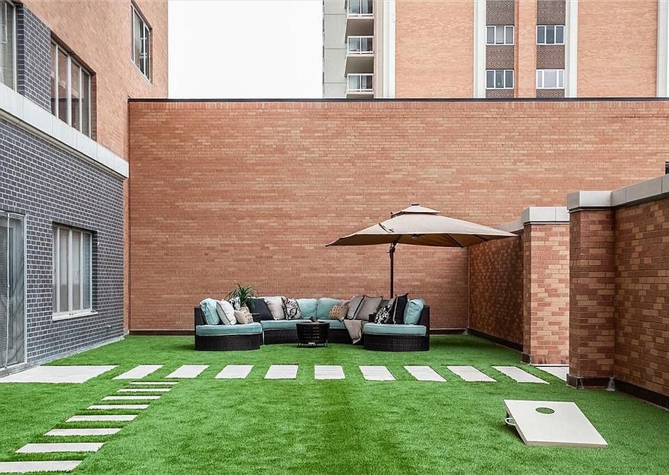 1st image of 221 W 48th St APT 503