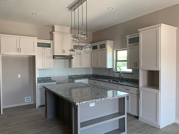 3rd image of 2925 Allen Dr