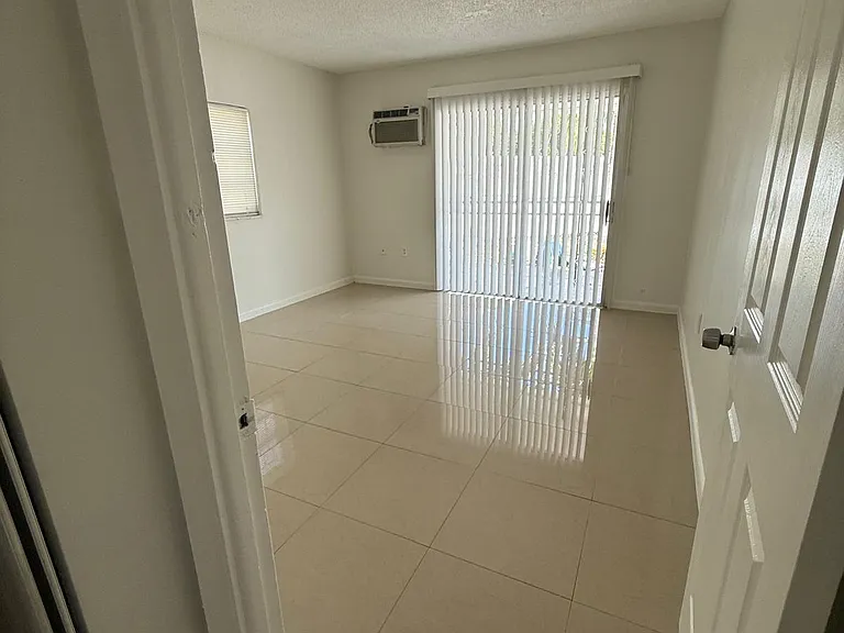 21364 NW 40th Circle Ct — Photo 10