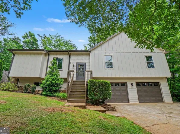 2708 Hawk Dr NE, Marietta, GA 30066