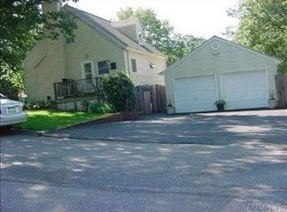 40 Brunswick Rd, Ronkonkoma, NY 11779
