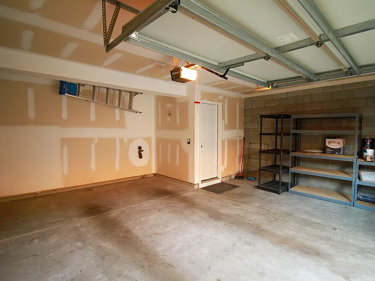 264 W Bland St — Photo 36