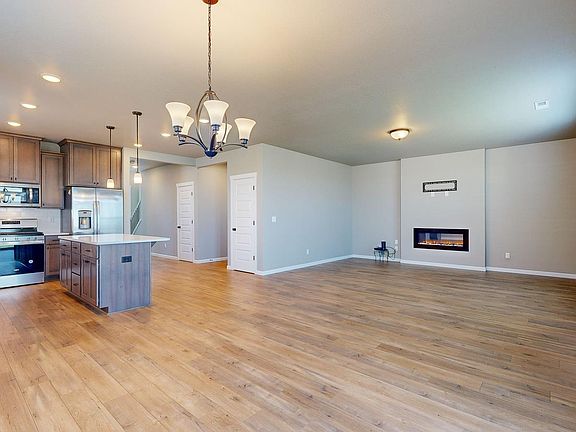 5th image of 8368 Lennox St