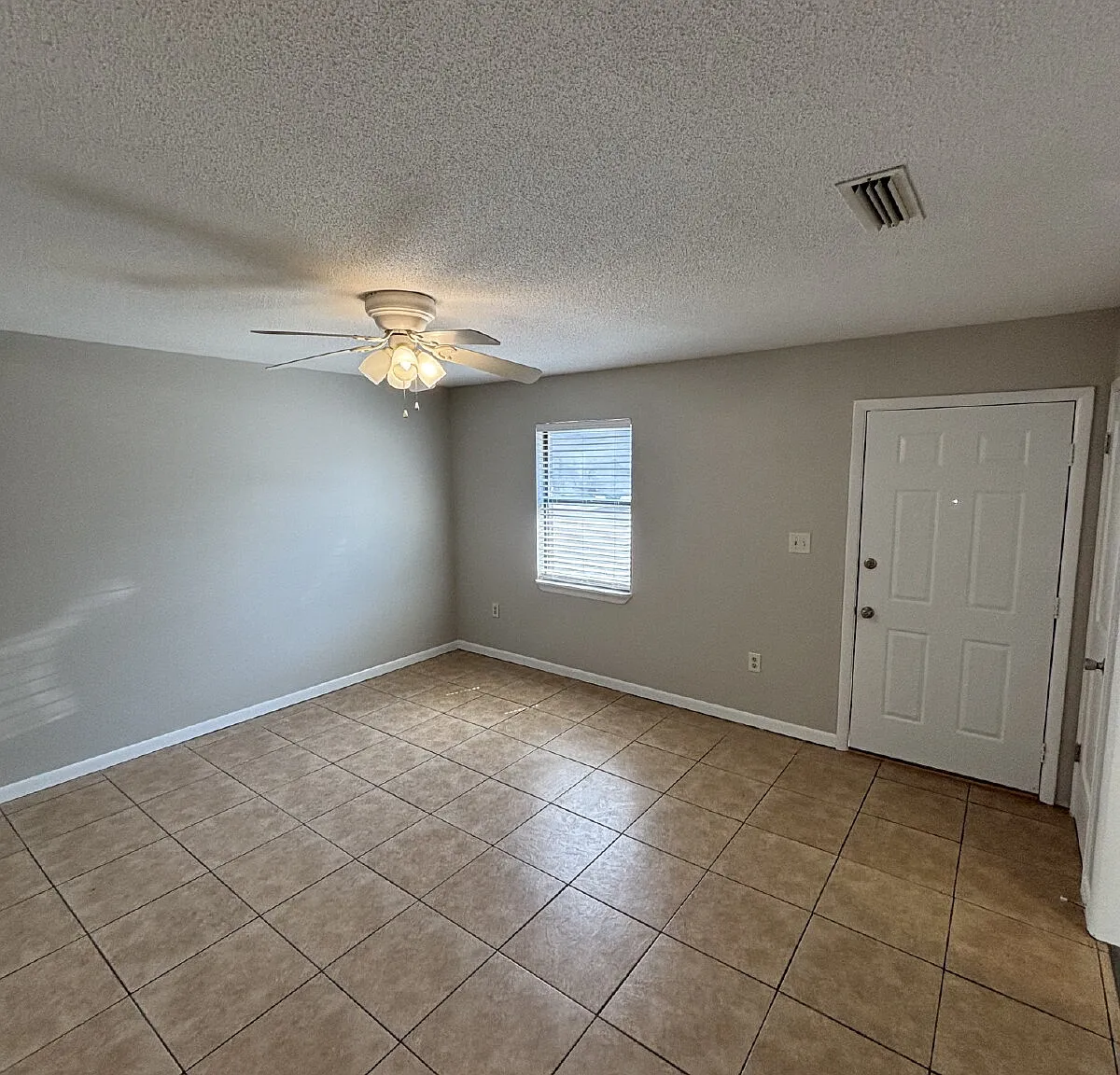 2 bed, 1.0 bath, 900 sqft, $1,450 — Photo 2