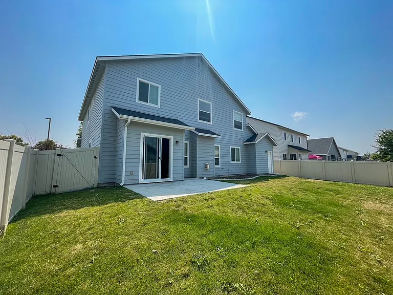 764 E Ionia Dr — Photo 2