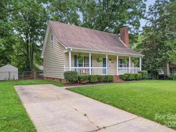 6706 Farrington Ln, Charlotte, NC 28227