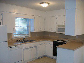 http://www.propertyboss.net/CustomerImages/SWEYER_71385/media/Properties/209%20Friday%20Drive\/zsmall_209FRIDAY%20015.jpg