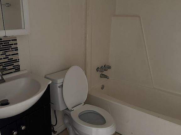 4th image of 1606 E Park Ave APT B5