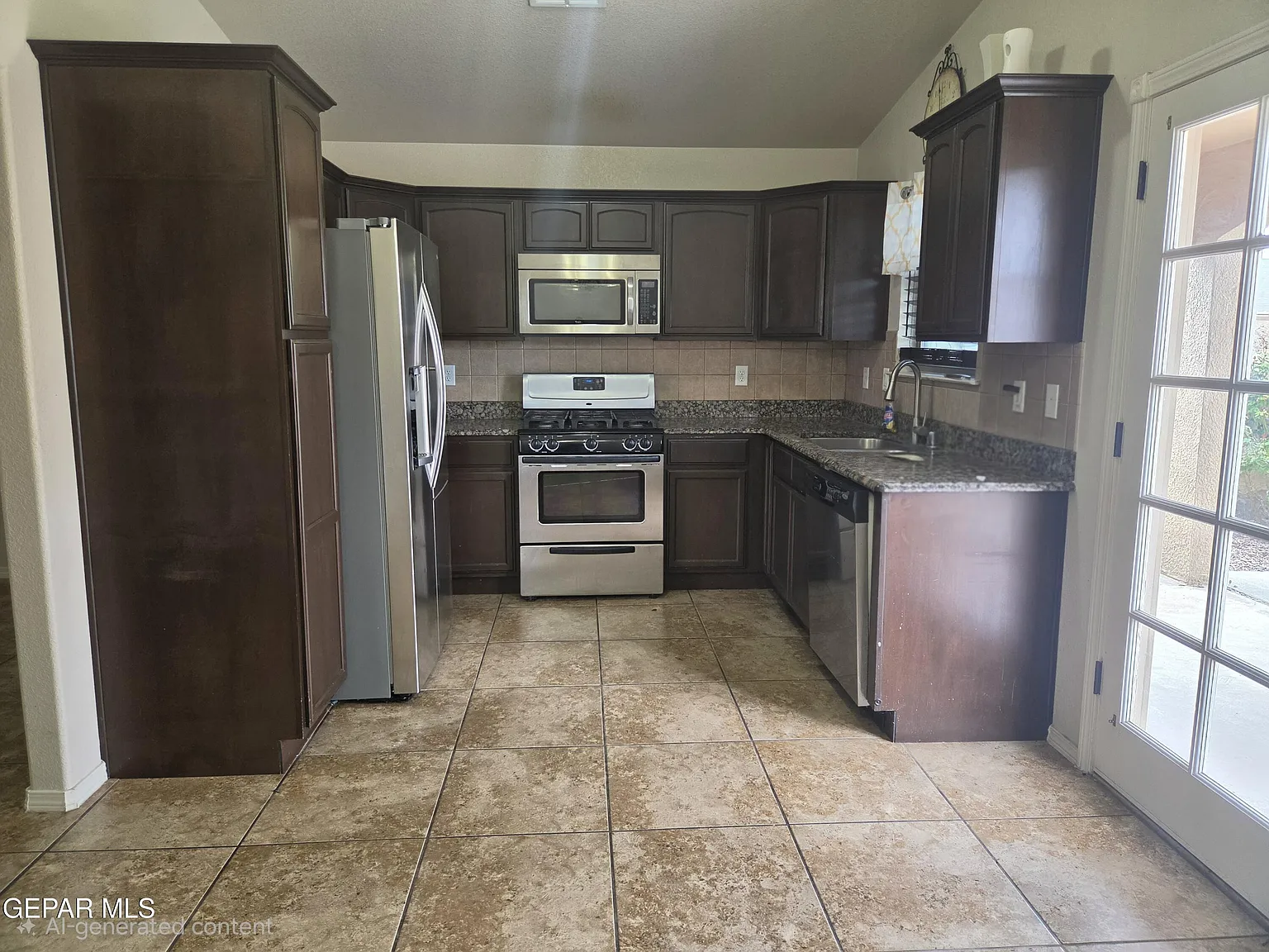 3 bed, 2.0 bath, 1299 sqft, $1,600 — Photo 3