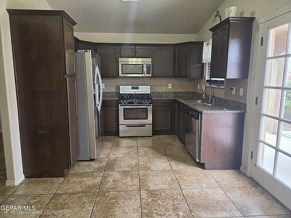 3rd image of 14189 N Point Ave