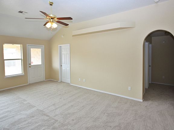 4th image of 2916 Lindsey Dr
