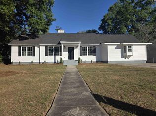 416 Thames St, Manning, SC 29102