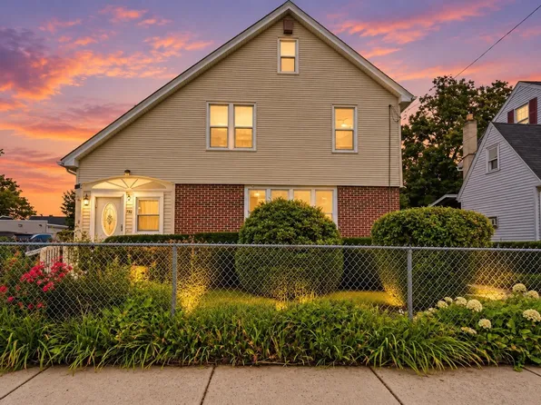 73 Santa Barbara St, Springfield, MA 01104