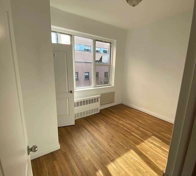 1st image of 450 W 58th St #5LA