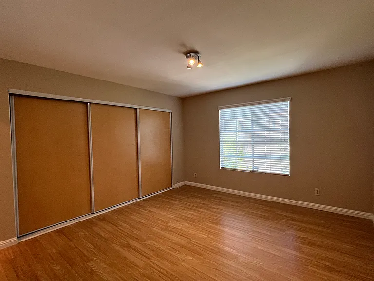 154 N Meridith Ave #9 — Photo 36