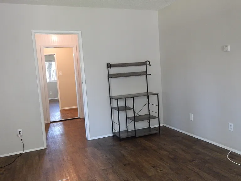 412 S Olive St — Photo 5