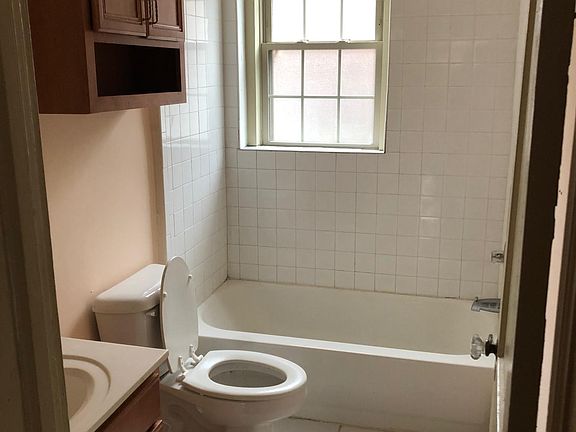 5th image of 911 Spotswood Ave #2