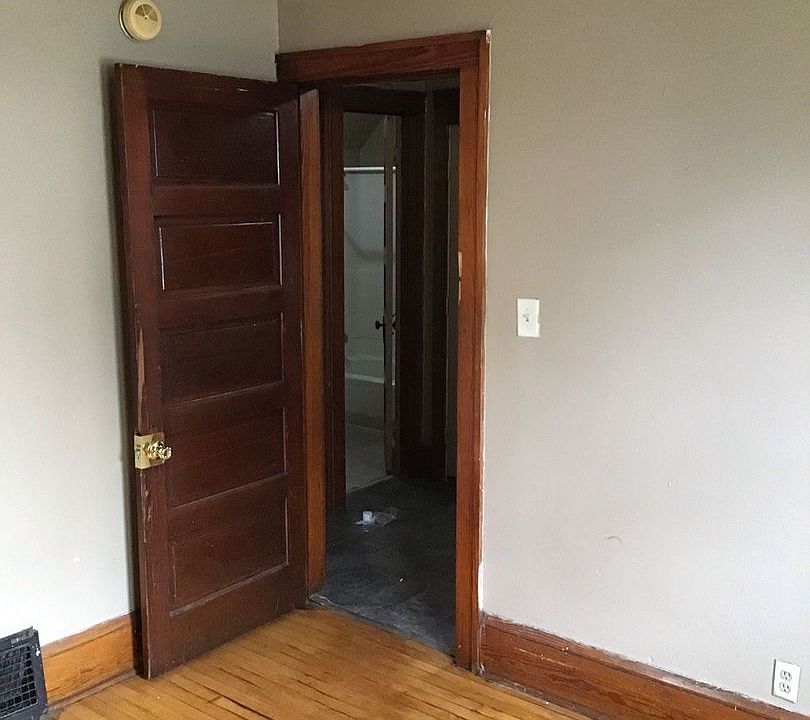 2nd image of 1008-1010 S 26th St #1010B