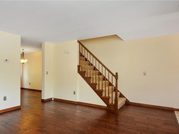 4th image of 63 Oak Forest Dr #3