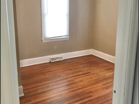 4th image of 1115 Stonewall St