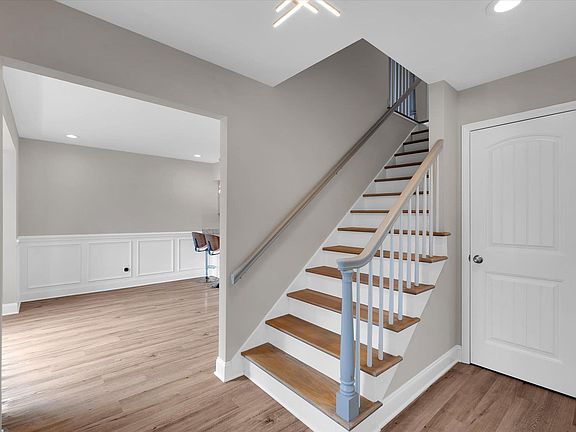 2nd image of 105 Club View Dr