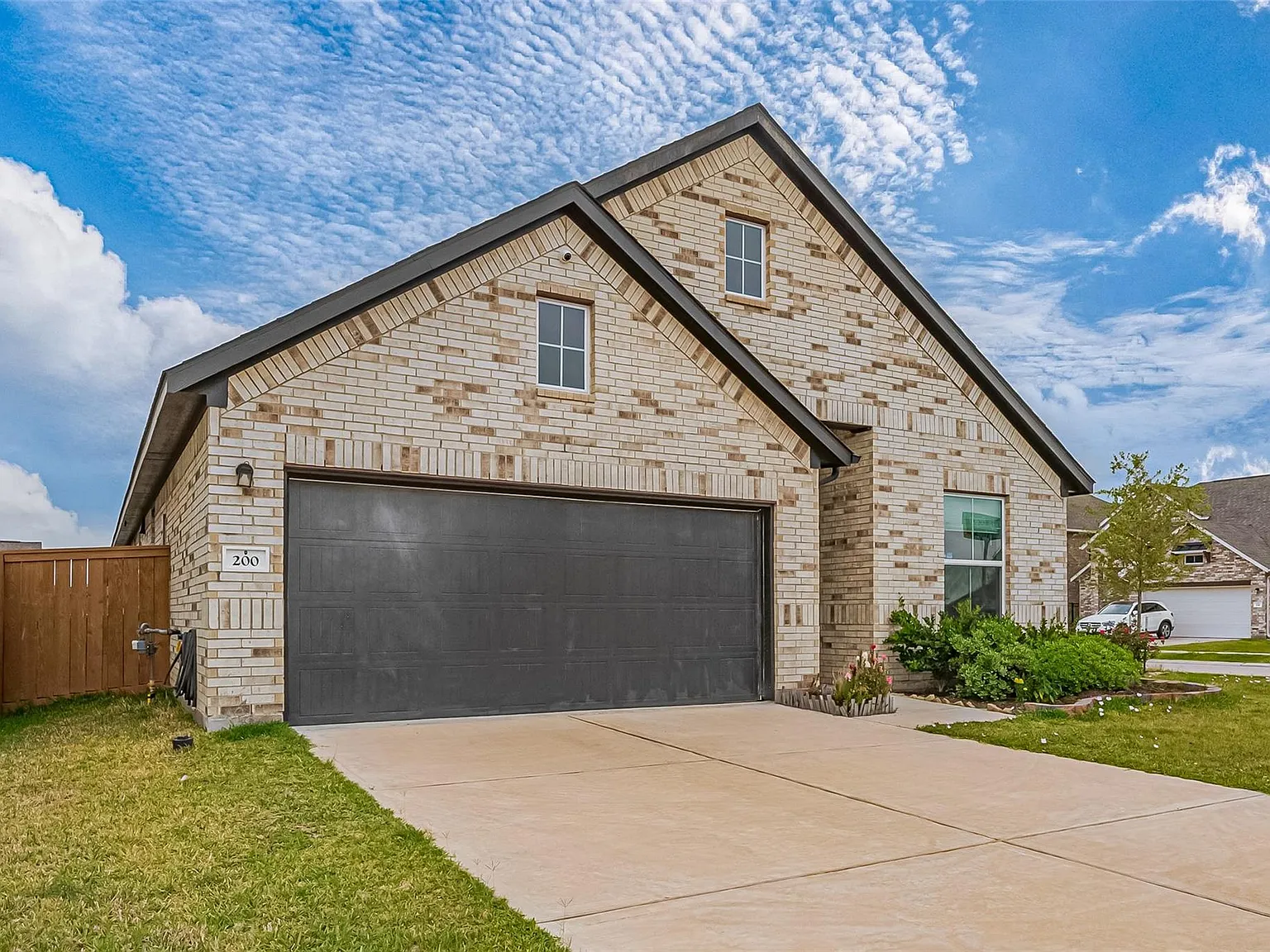 4 bed, 2.0 bath, 2131 sqft, $2,495 — Photo 3