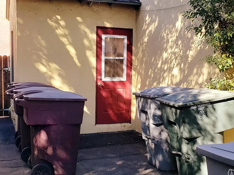 823 N Adams St — Photo 8