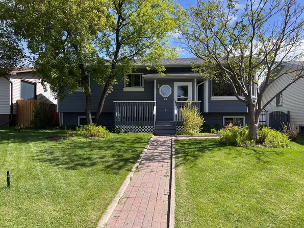 25 Knight St, Okotoks, AB T1S 1G3
