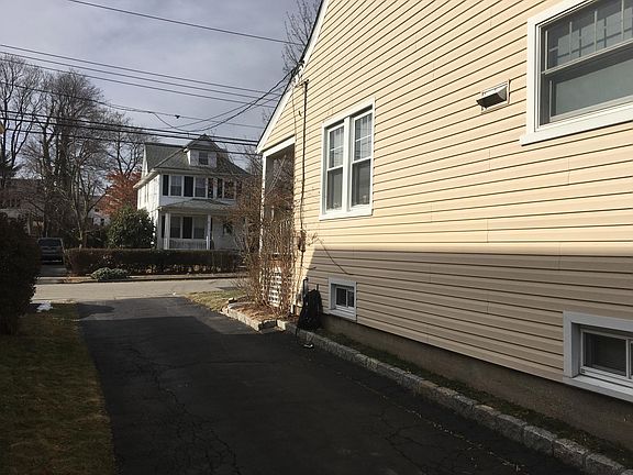 3rd image of 76 Cloverdale Ave