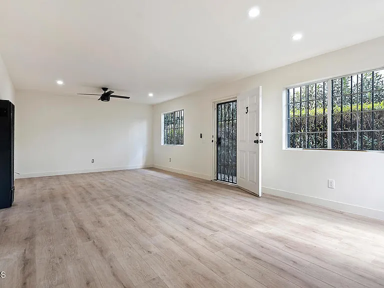 532 E 97th St #3 — Photo 7