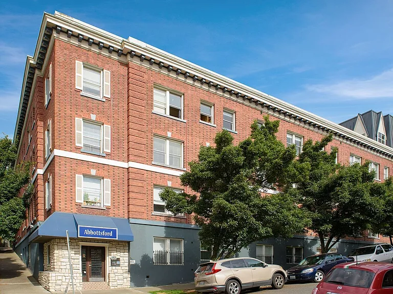 Abbottsford Apartments — Photo 100