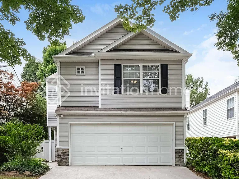 2235 Lexington Ln — Photo 1