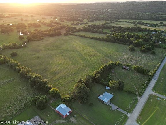4th image of 600 N Paw Paw Rd