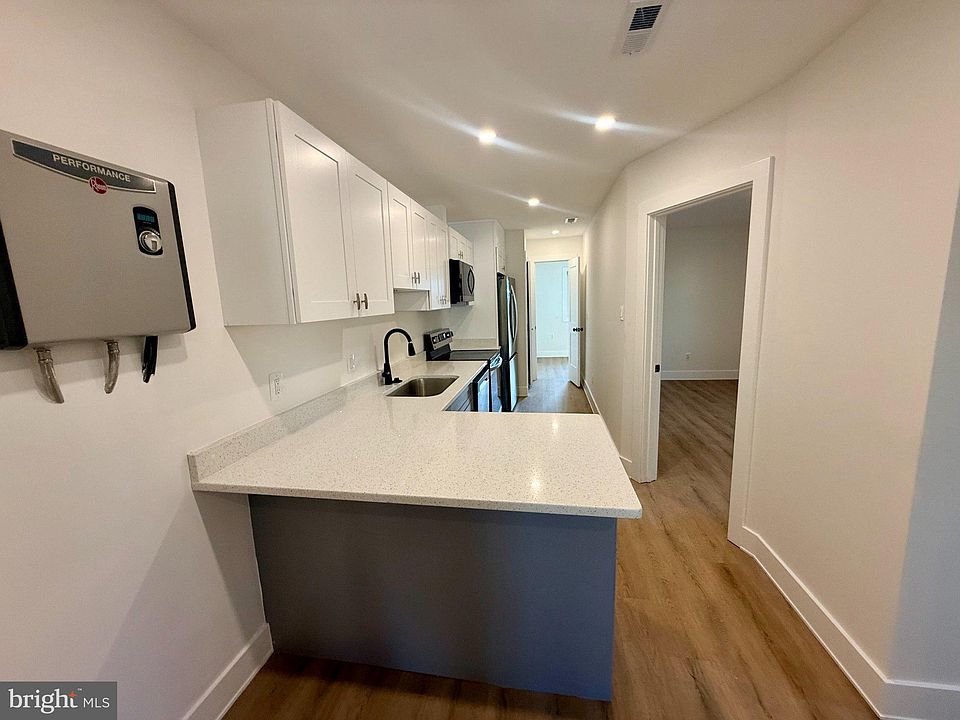 1st image of 2920 8th St NE APT 2