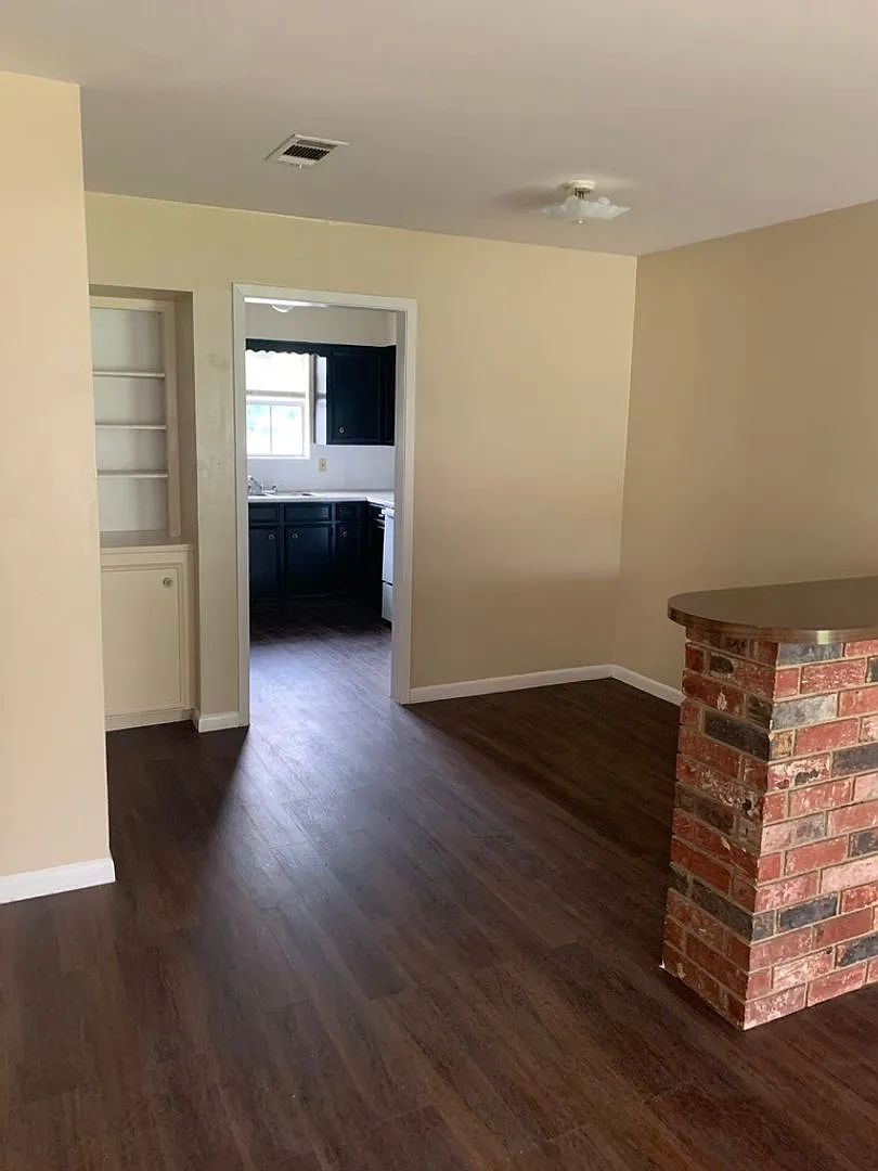 Lamplighter Apartments — Photo 3