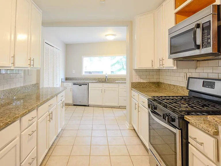 2671 Woodridge Dr — Photo 7