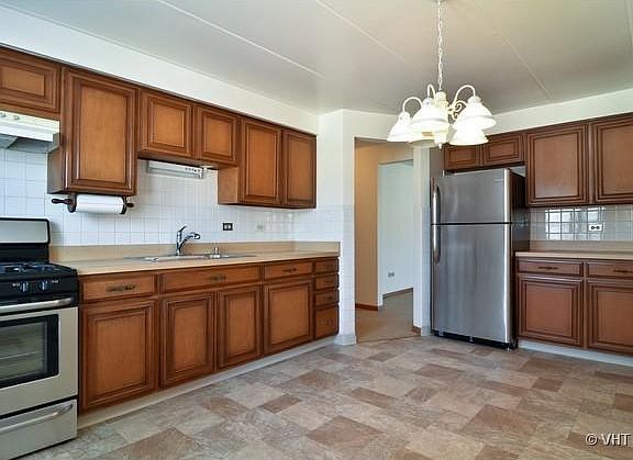 4th image of 6853 N Northwest Hwy APT 2C