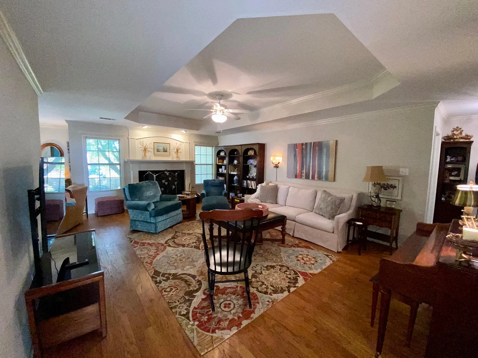 1918 Cherrybend Dr — Photo 1