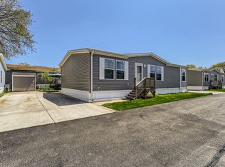 1012 10th St, Winnetka, IL 60093