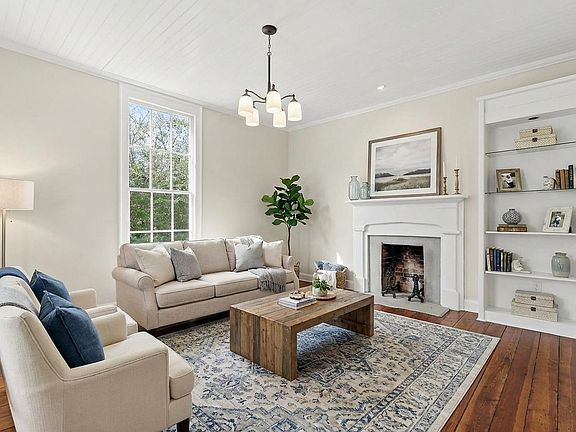 5th image of 321 E Branch St