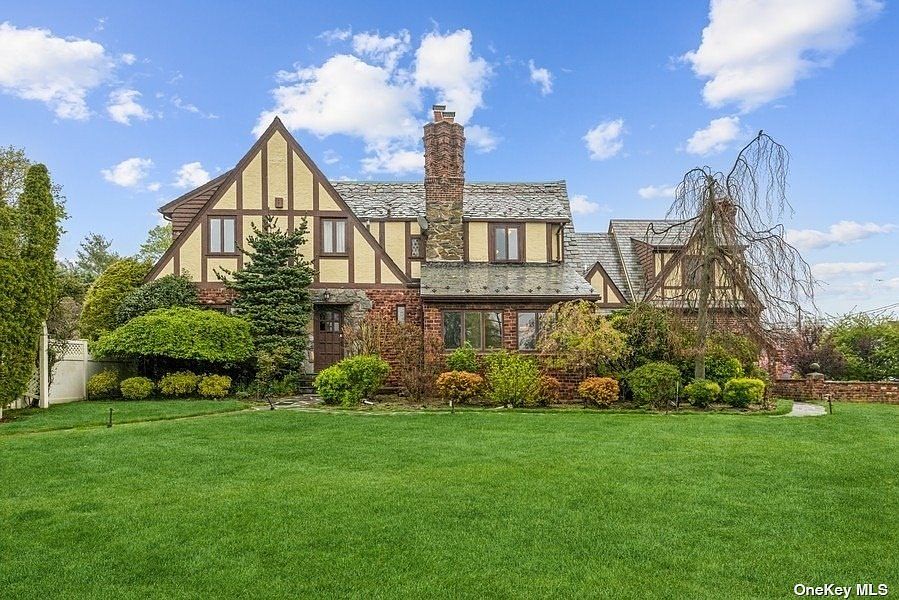 1st image of 277 Lindenmere Dr