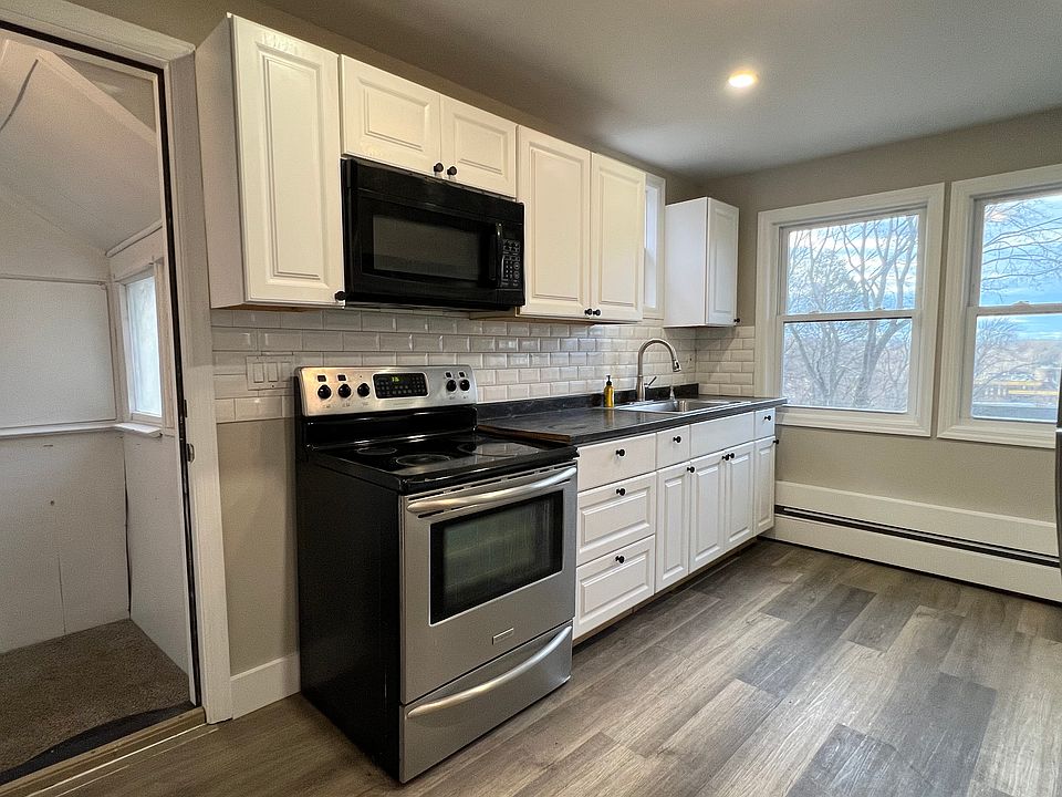 1st image of 15 Tribbe Hl Floor 2