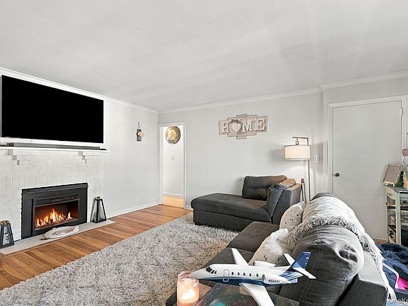 5th image of 107 Holland Street