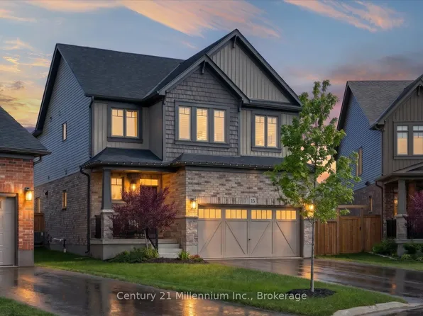 15 Maidens Cres, Collingwood, ON L9Y 3B7