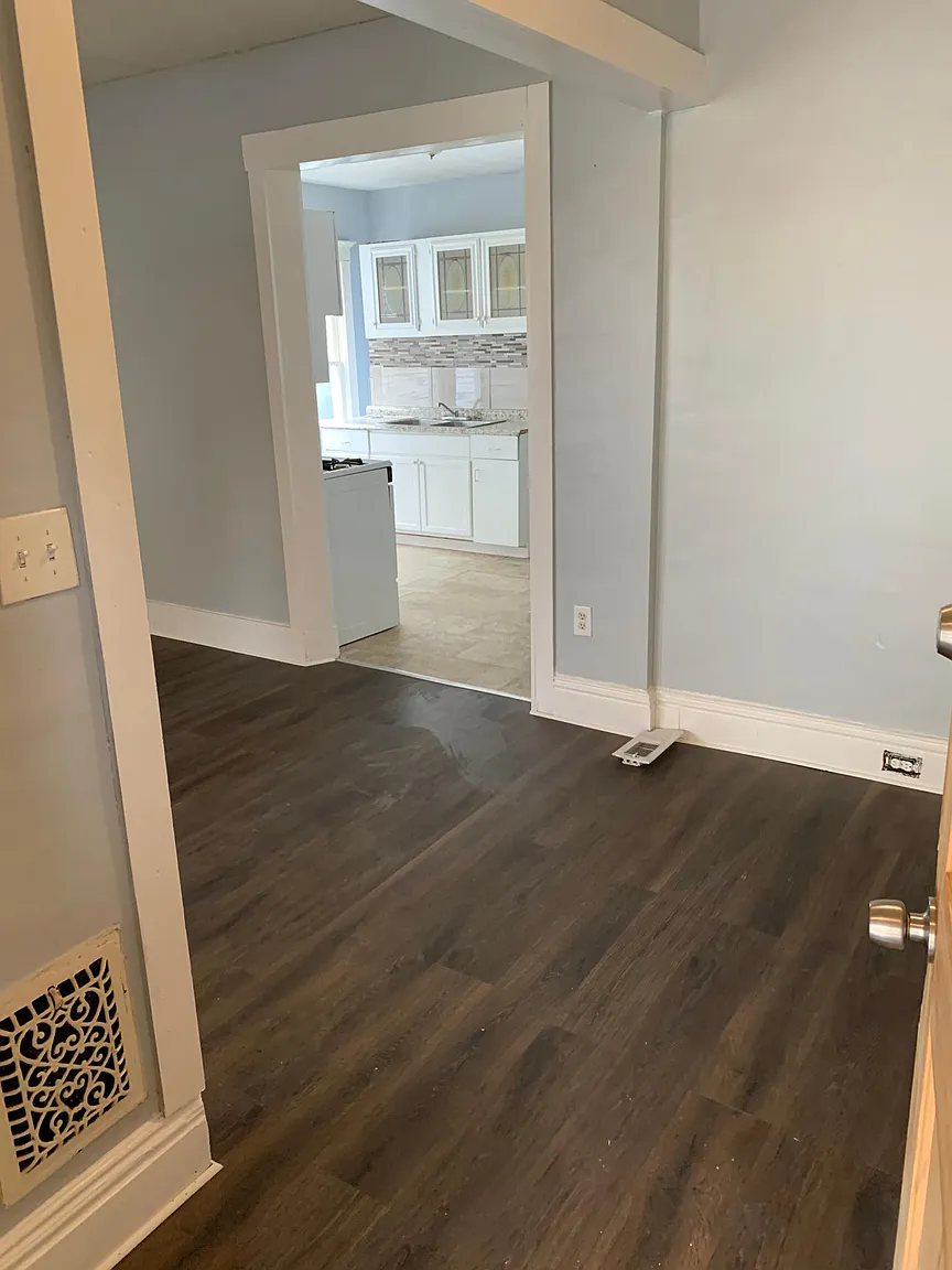 61 Gallatin Ave photo 1