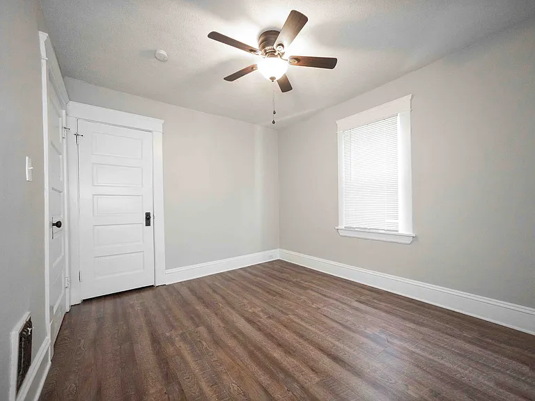 1376 Gladys Ave #1376 — Photo 17
