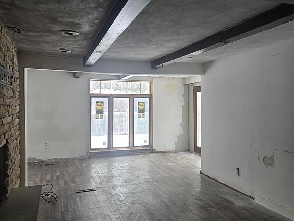 3rd image of 4646 Chicory ROAD