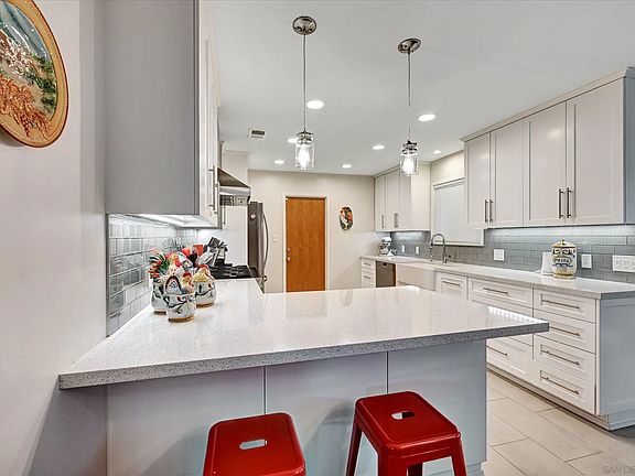 3rd image of 8055 Cinnabar Dr