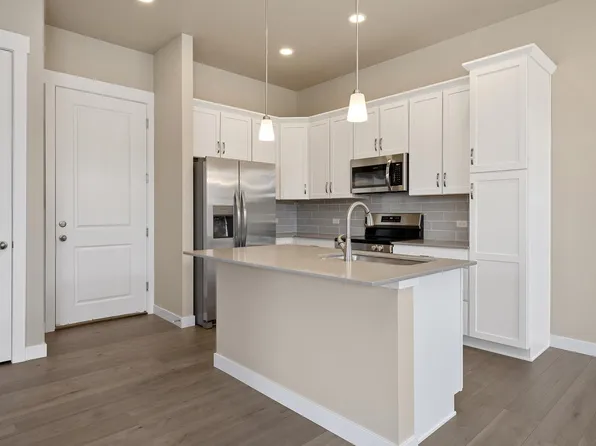 420 High Point Dr #104, Longmont, CO 80504