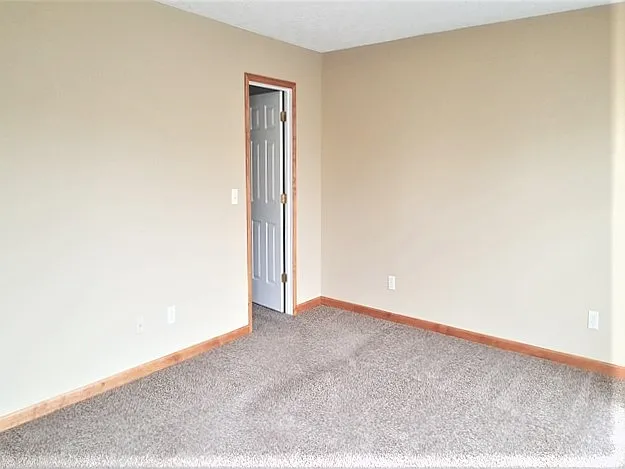 440 Dexter Ct — Photo 4